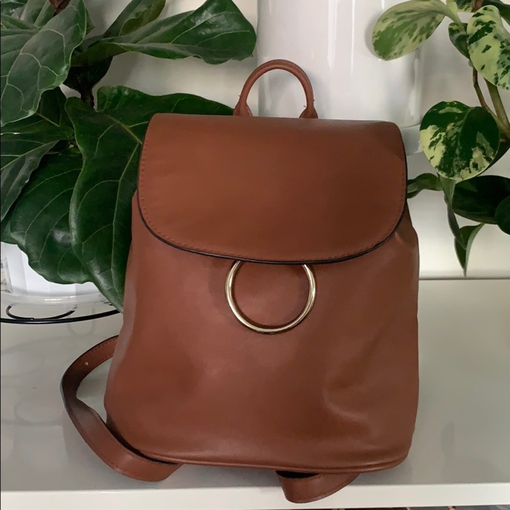 📌BROWN BACKPACK with gold accent ring
